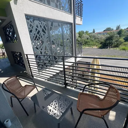 Em House Apartment *